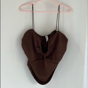 𝘣𝘳𝘰𝘸𝘯 𝘤𝘶𝘵 𝘰𝘶𝘵 𝘵𝘰𝘱